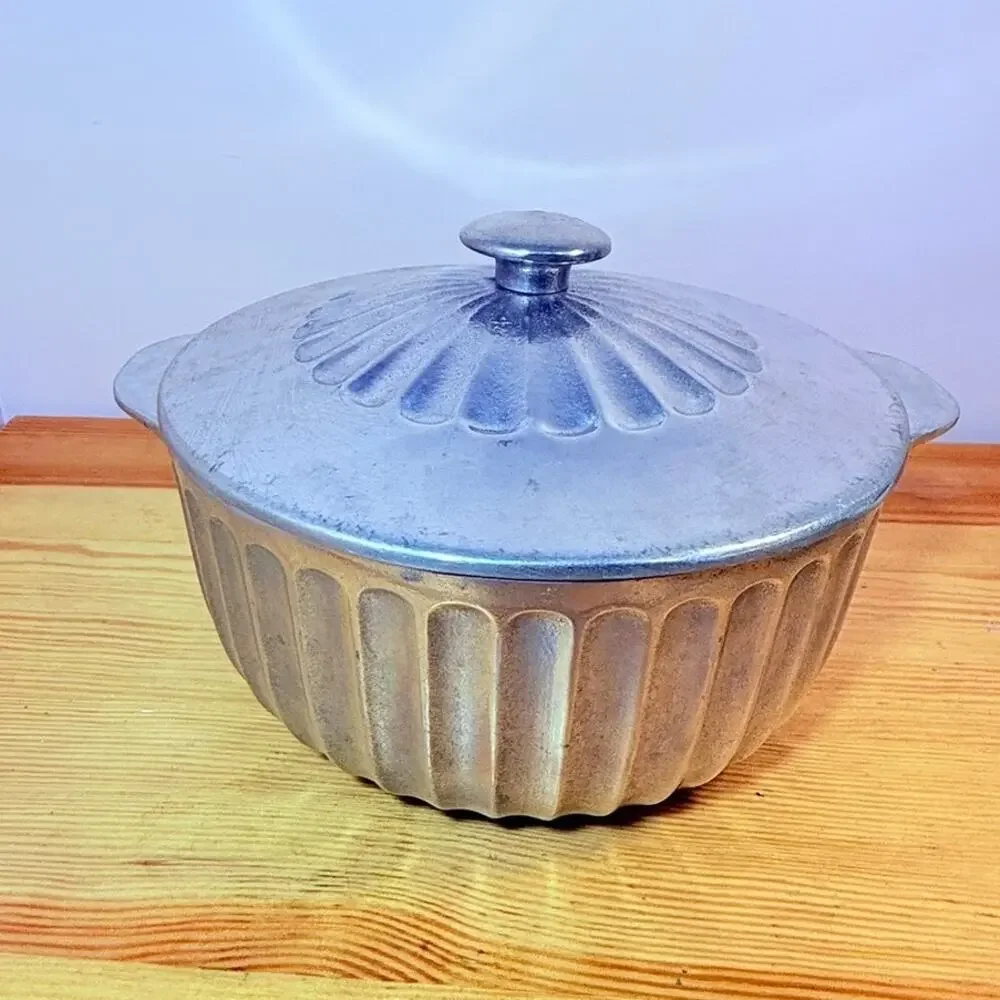Vintage West Bend Aluminum Covered Casserole Dish No 30110 Made USA w/Lid
